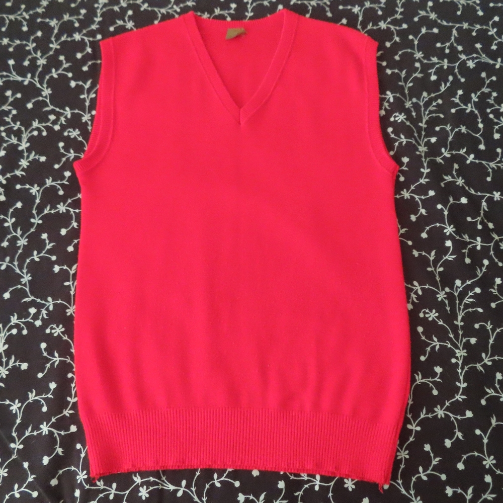 vintage unbranded sweater vest sz L 52/54 red 70% Polyacrylic 30% wool